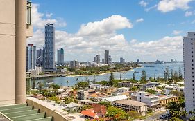 The Meriton Apartments On Main Beach