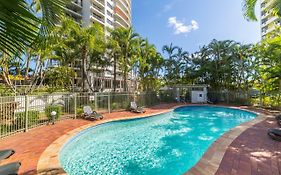 The Meriton Apartments On Main Beach